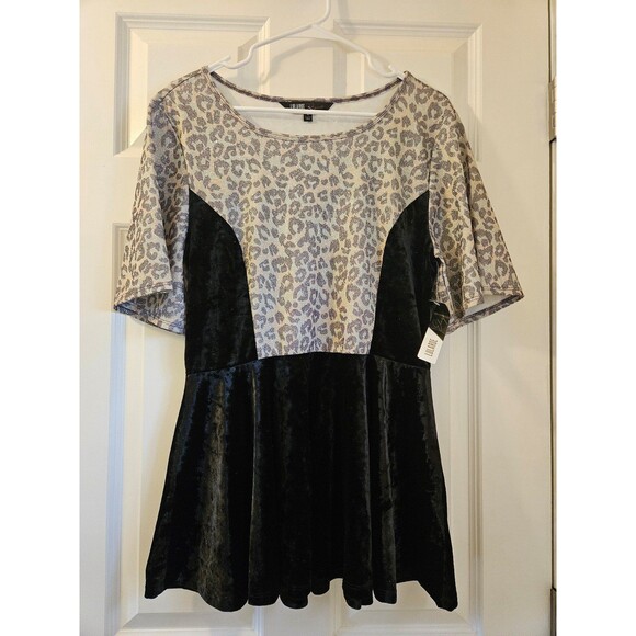Size Medium Top New with Tags Sparkly - Picture 1 of 10